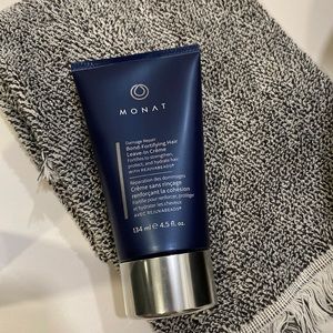 Monat bond fortifying hair leave in cream
